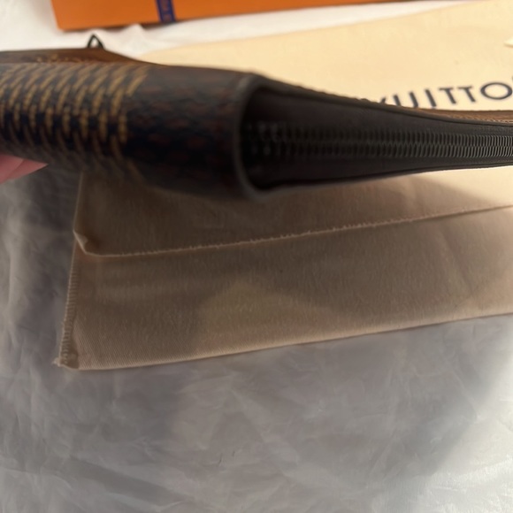 Louis Vuitton X Nigo Giant Pochette Jour GM - Picture 11 of 14